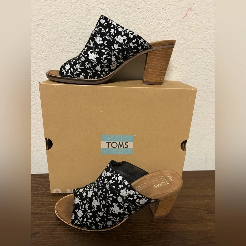 TOMS Black and White Floral Mules - Picture 1 of 4